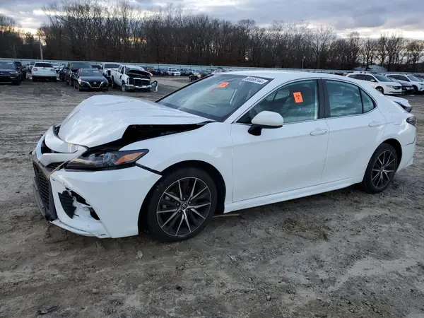 4T1G11AK8MU595367 2021 TOYOTA CAMRY - Image 1