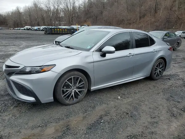 4T1G11AK8MU596938 2021 TOYOTA CAMRY - Image 1