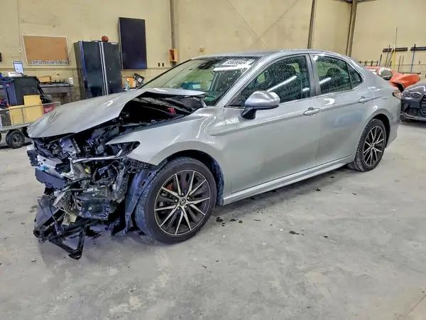 4T1G11AK8MU597541 2021 TOYOTA CAMRY - Image 1