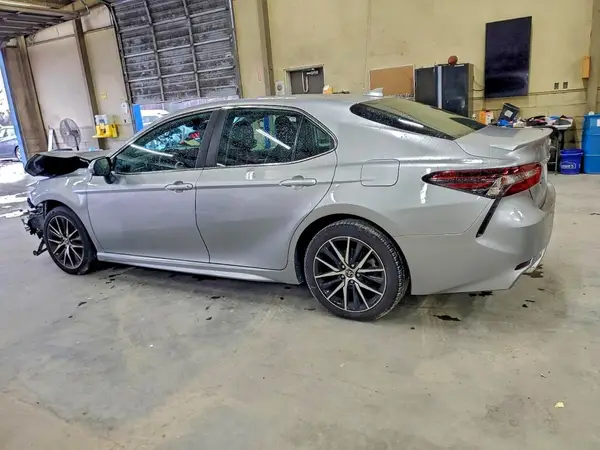 4T1G11AK8MU597541 2021 TOYOTA CAMRY - Image 2