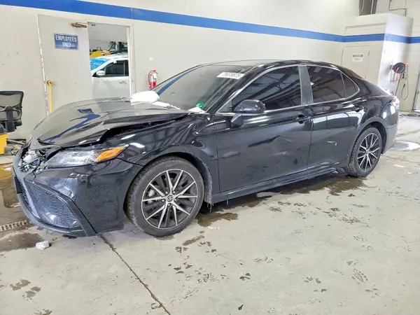 4T1G11AK8MU597720 2021 TOYOTA CAMRY - Image 1