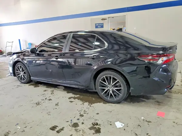4T1G11AK8MU597720 2021 TOYOTA CAMRY - Image 2