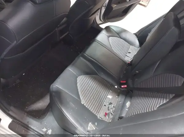4T1G11AK8MU598284 2021 TOYOTA CAMRY - Image 8
