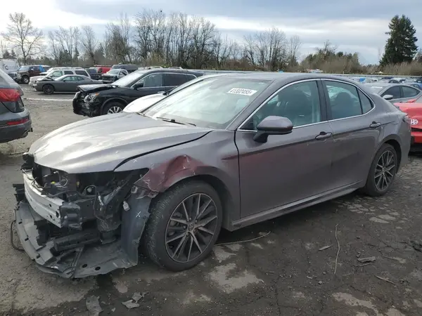 4T1G11AK8MU598477 2021 TOYOTA CAMRY - Image 1