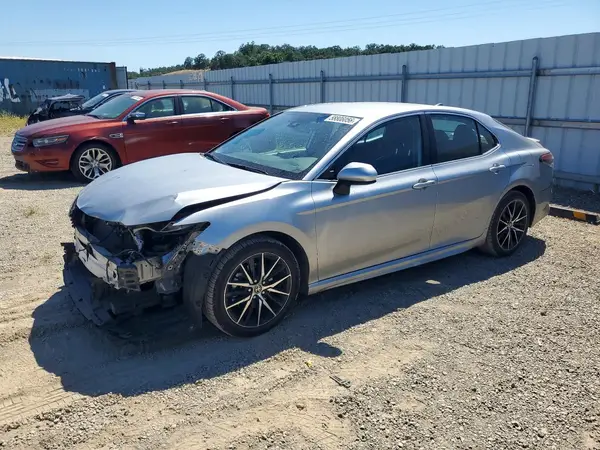 4T1G11AK8MU598558 2021 TOYOTA CAMRY - Image 1