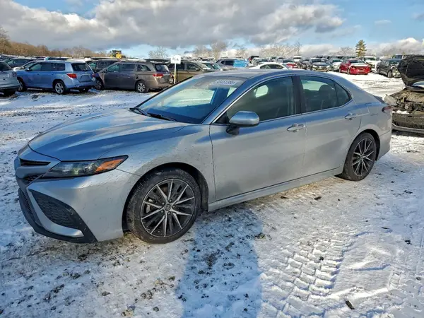 4T1G11AK8MU599435 2021 TOYOTA CAMRY - Image 1