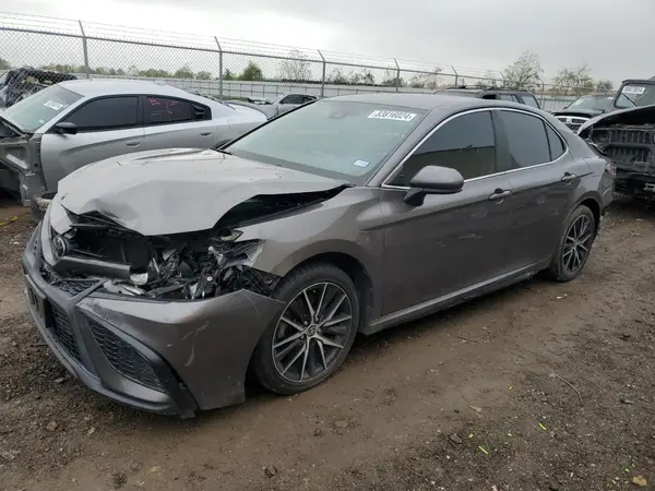 4T1G11AK8MU599967 2021 TOYOTA CAMRY - Image 1