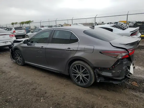 4T1G11AK8MU599967 2021 TOYOTA CAMRY - Image 2