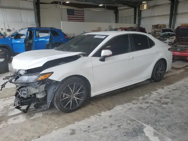 4T1G11AK8MU600146 2021 TOYOTA CAMRY - Image 1