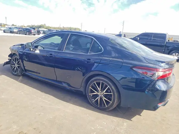 4T1G11AK8MU602429 2021 TOYOTA CAMRY - Image 2
