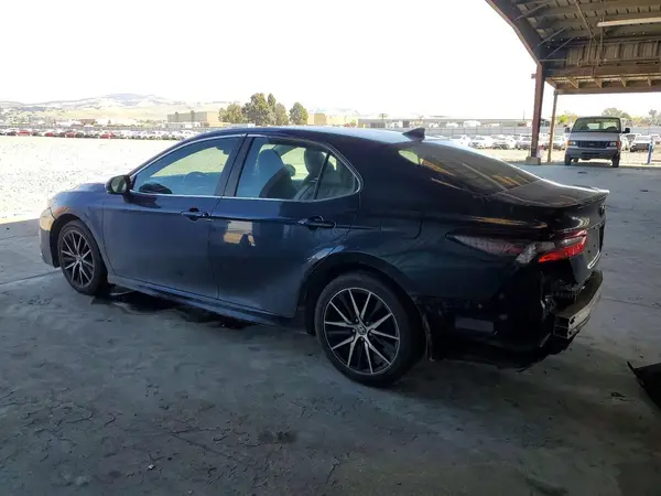 4T1G11AK8MU604083 2021 TOYOTA CAMRY - Image 2