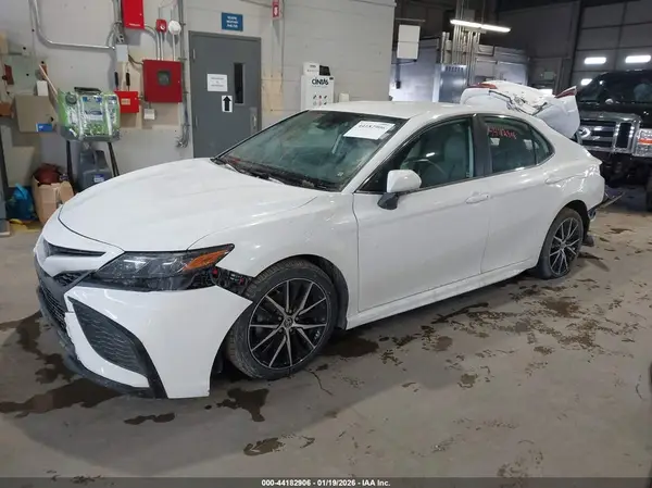 4T1G11AK8MU608036 2021 TOYOTA CAMRY - Image 2