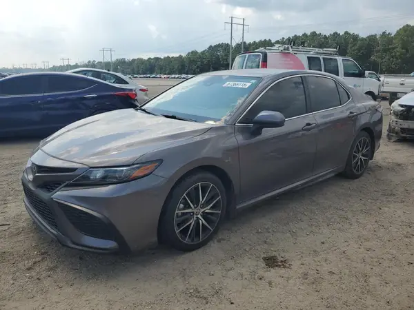 4T1G11AK8MU608568 2021 TOYOTA CAMRY - Image 1