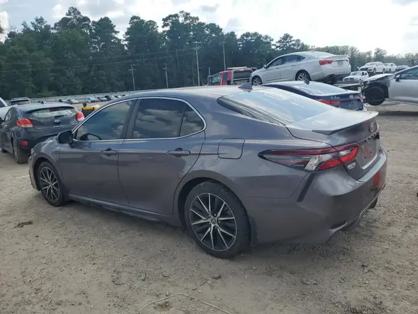 4T1G11AK8MU608568 2021 TOYOTA CAMRY - Image 2