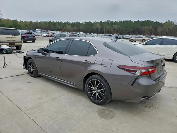 4T1G11AK8MU614287 2021 TOYOTA CAMRY - Image 2