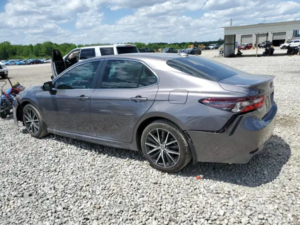 4T1G11AK8MU614340 2021 TOYOTA CAMRY - Image 2
