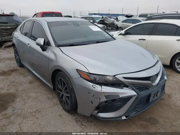 4T1G11AK8MU614645 2021 TOYOTA CAMRY - Image 1