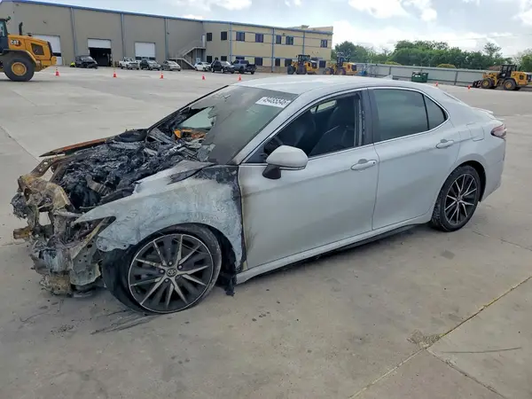 4T1G11AK8NU002298 2022 TOYOTA CAMRY - Image 1