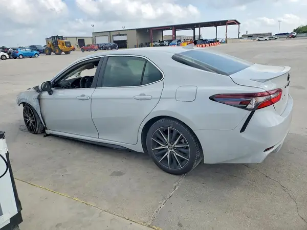 4T1G11AK8NU002298 2022 TOYOTA CAMRY - Image 2