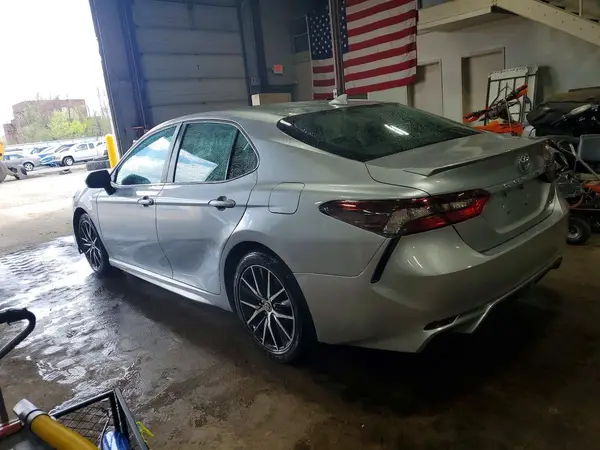 4T1G11AK8NU010014 2022 TOYOTA CAMRY - Image 2