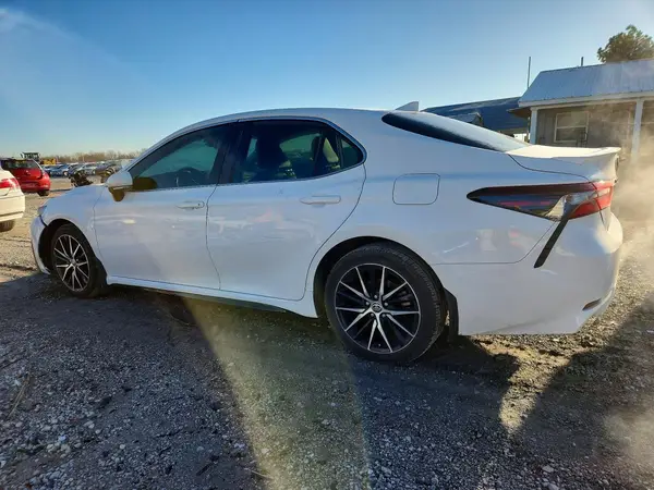 4T1G11AK8NU012815 2022 TOYOTA CAMRY - Image 2