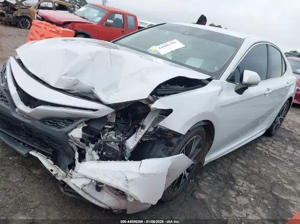 4T1G11AK8NU019036 2022 TOYOTA CAMRY - Image 2
