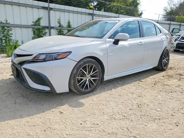 4T1G11AK8NU027301 2022 TOYOTA CAMRY - Image 1