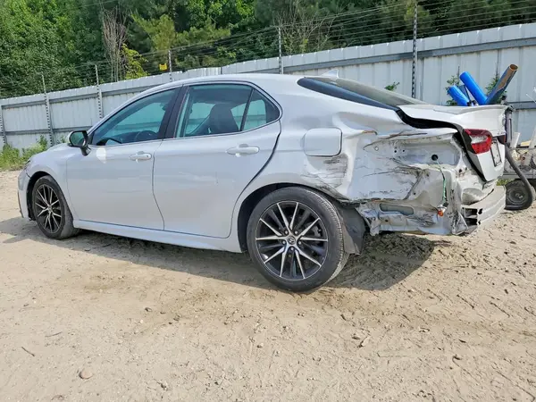 4T1G11AK8NU027301 2022 TOYOTA CAMRY - Image 2
