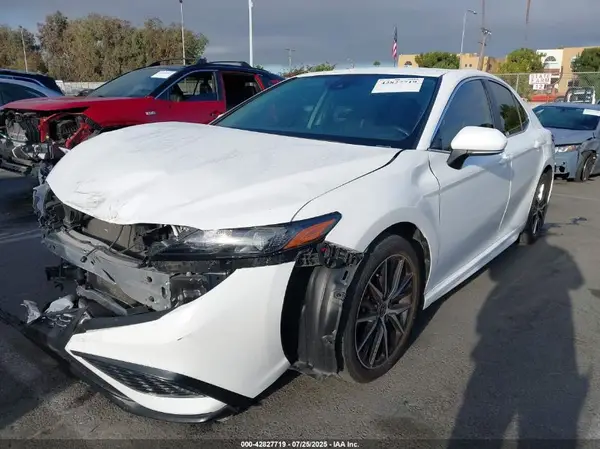 4T1G11AK8NU027766 2022 TOYOTA CAMRY - Image 2