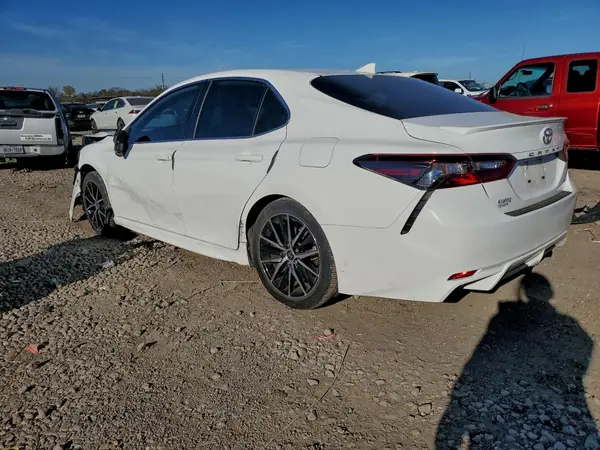 4T1G11AK8NU028027 2022 TOYOTA CAMRY - Image 2