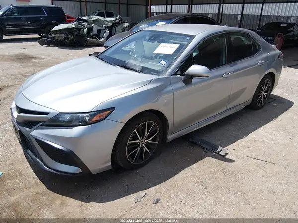 4T1G11AK8NU028349 2022 TOYOTA CAMRY - Image 2