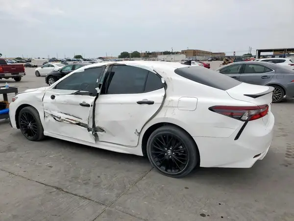 4T1G11AK8NU033910 2022 TOYOTA CAMRY - Image 2