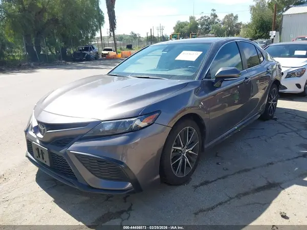 4T1G11AK8NU036645 2022 TOYOTA CAMRY - Image 2