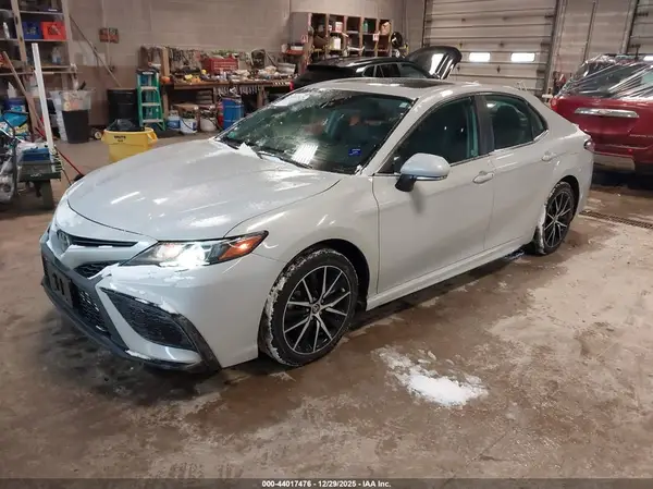 4T1G11AK8NU042252 2022 TOYOTA CAMRY - Image 2