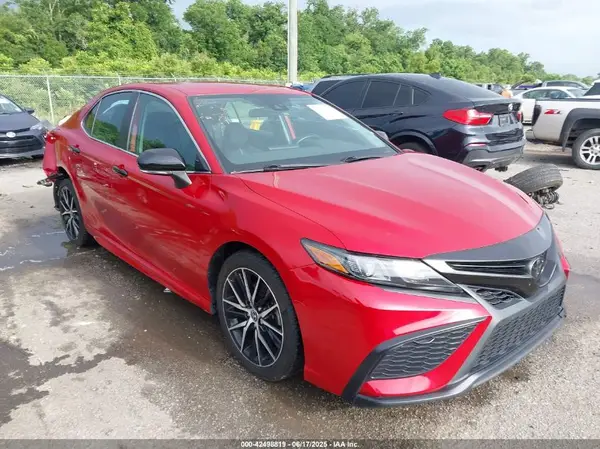 4T1G11AK8NU043580 2022 TOYOTA CAMRY - Image 1