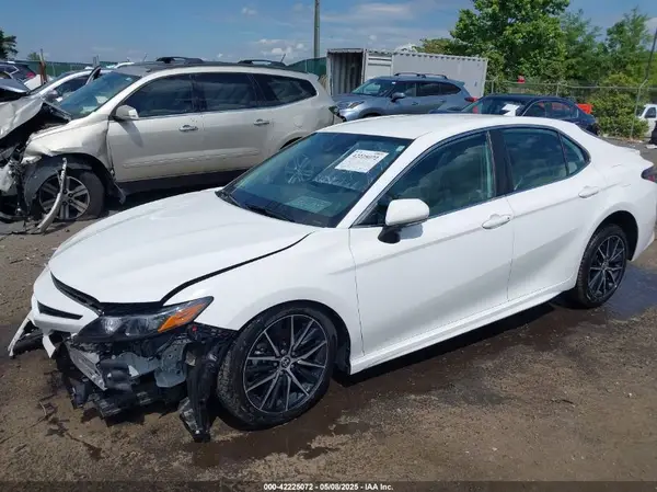 4T1G11AK8NU045507 2022 TOYOTA CAMRY - Image 2