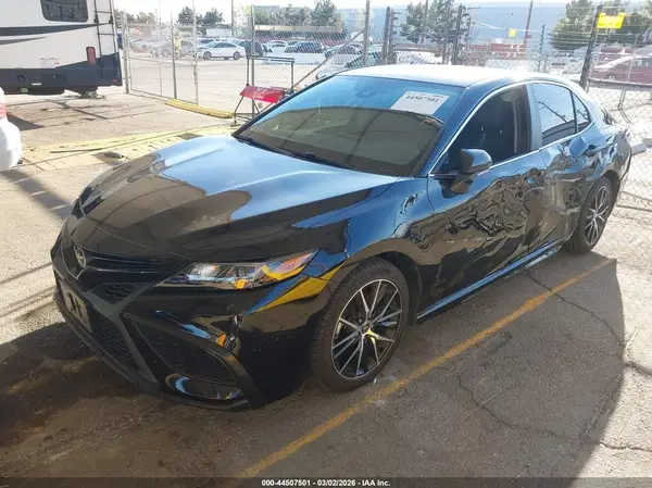 4T1G11AK8NU046821 2022 TOYOTA CAMRY - Image 2