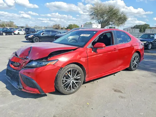 4T1G11AK8NU049444 2022 TOYOTA CAMRY - Image 1