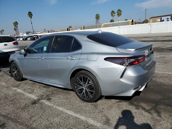 4T1G11AK8NU050545 2022 TOYOTA CAMRY - Image 2