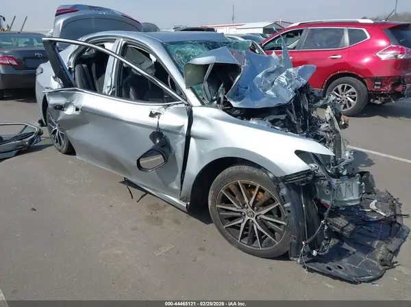 4T1G11AK8NU053297 2022 TOYOTA CAMRY - Image 1