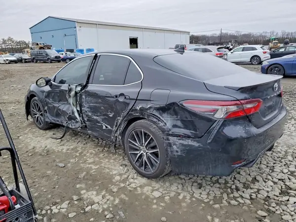 4T1G11AK8NU061898 2022 TOYOTA CAMRY - Image 2