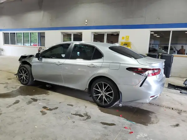 4T1G11AK8NU062114 2022 TOYOTA CAMRY - Image 2