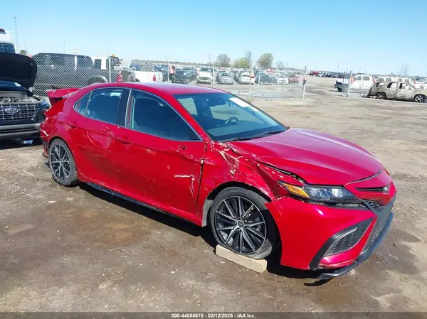 4T1G11AK8NU064056 2022 TOYOTA CAMRY - Image 1