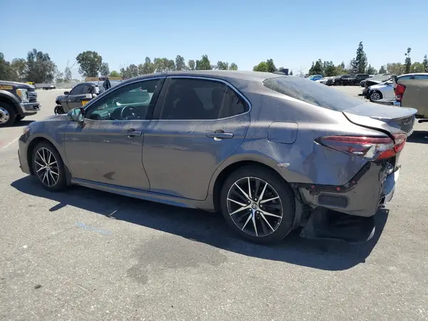 4T1G11AK8NU065000 2022 TOYOTA CAMRY - Image 2
