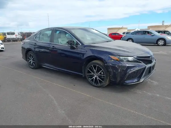 4T1G11AK8NU066616 2022 TOYOTA CAMRY - Image 1