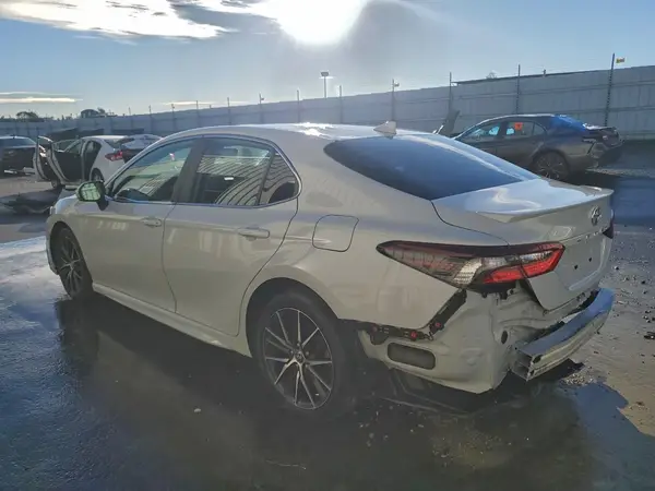 4T1G11AK8NU068866 2022 TOYOTA CAMRY - Image 2