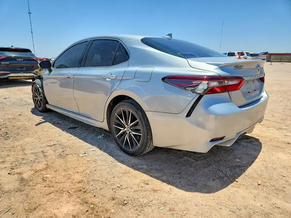 4T1G11AK8NU074571 2022 TOYOTA CAMRY - Image 2