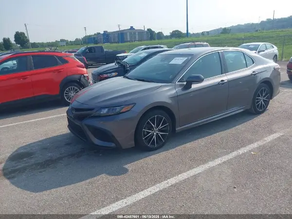 4T1G11AK8NU075770 2022 TOYOTA CAMRY - Image 2