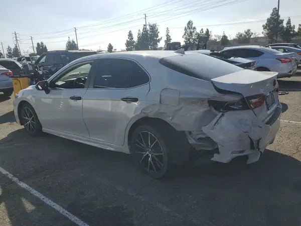 4T1G11AK8NU076708 2022 TOYOTA CAMRY - Image 2