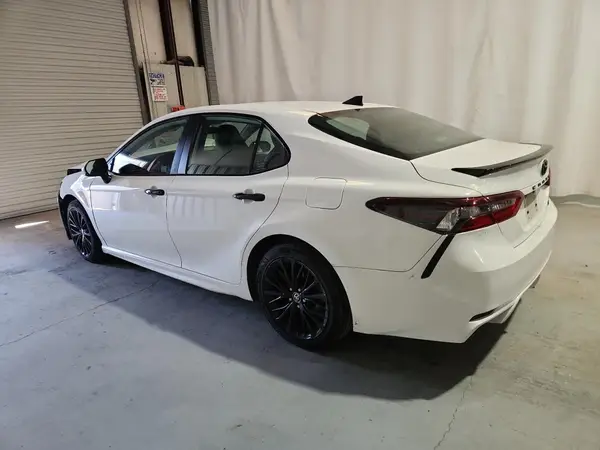 4T1G11AK8NU499739 2022 TOYOTA CAMRY - Image 2